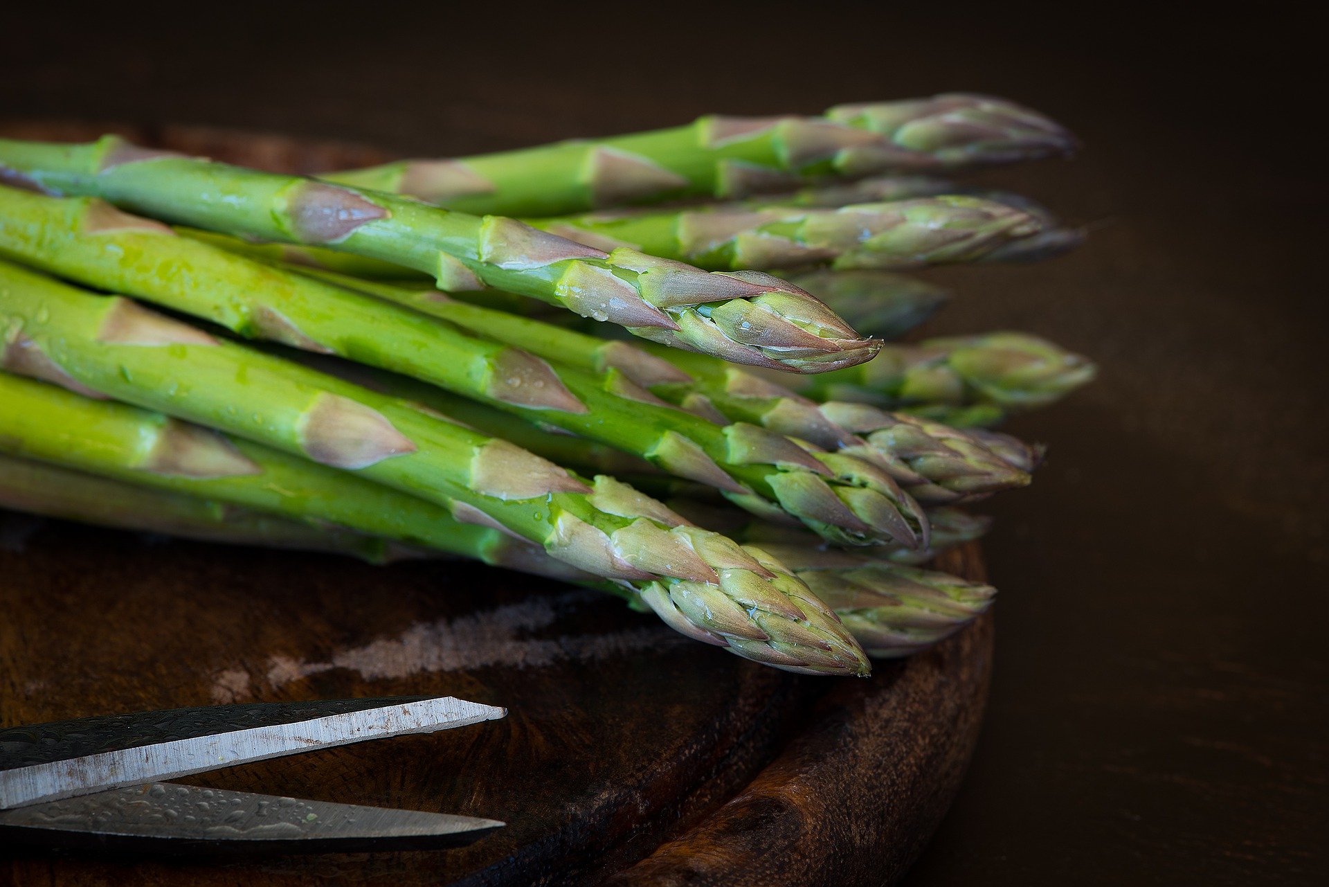 Green trimmed asparagus on black table 